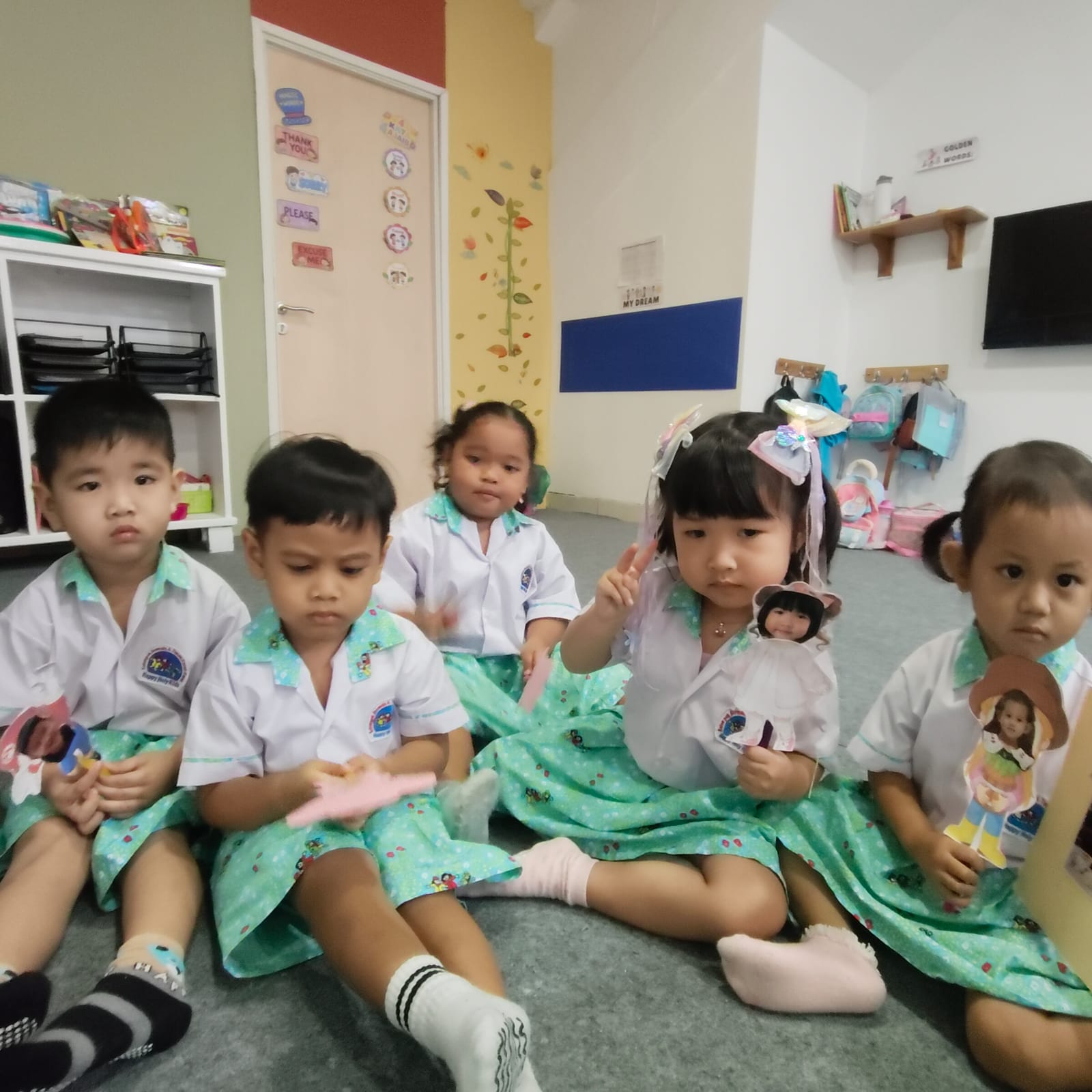 Play Group Besar - Golden Stars