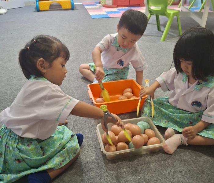 Metode Montessori di TK Happy Holy Kids Graha Raya, Membentuk Kemandirian Sejak Usia Dini