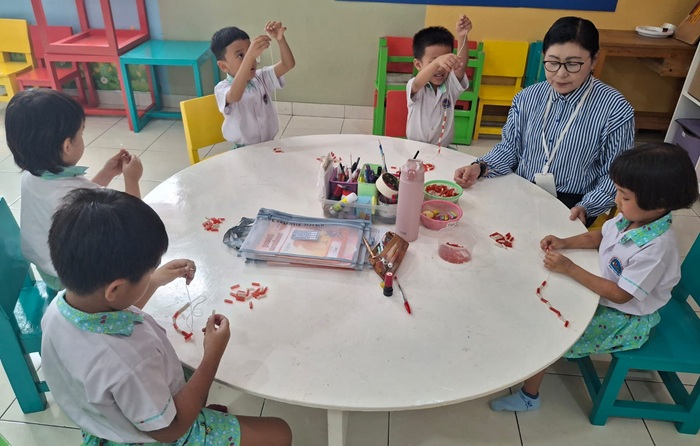 Pentingnya Sensory Play untuk Mengasah Motorik Halus Anak Sebelum Masuk SD