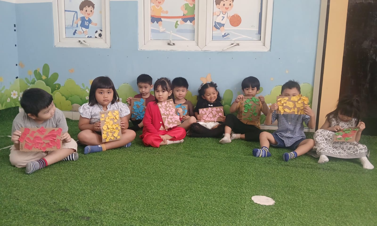 Mengenal Warna dan Menempel